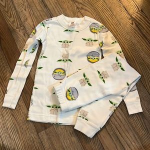 HA Star Wars Yoda pjs size 100cm/ 4 EUC